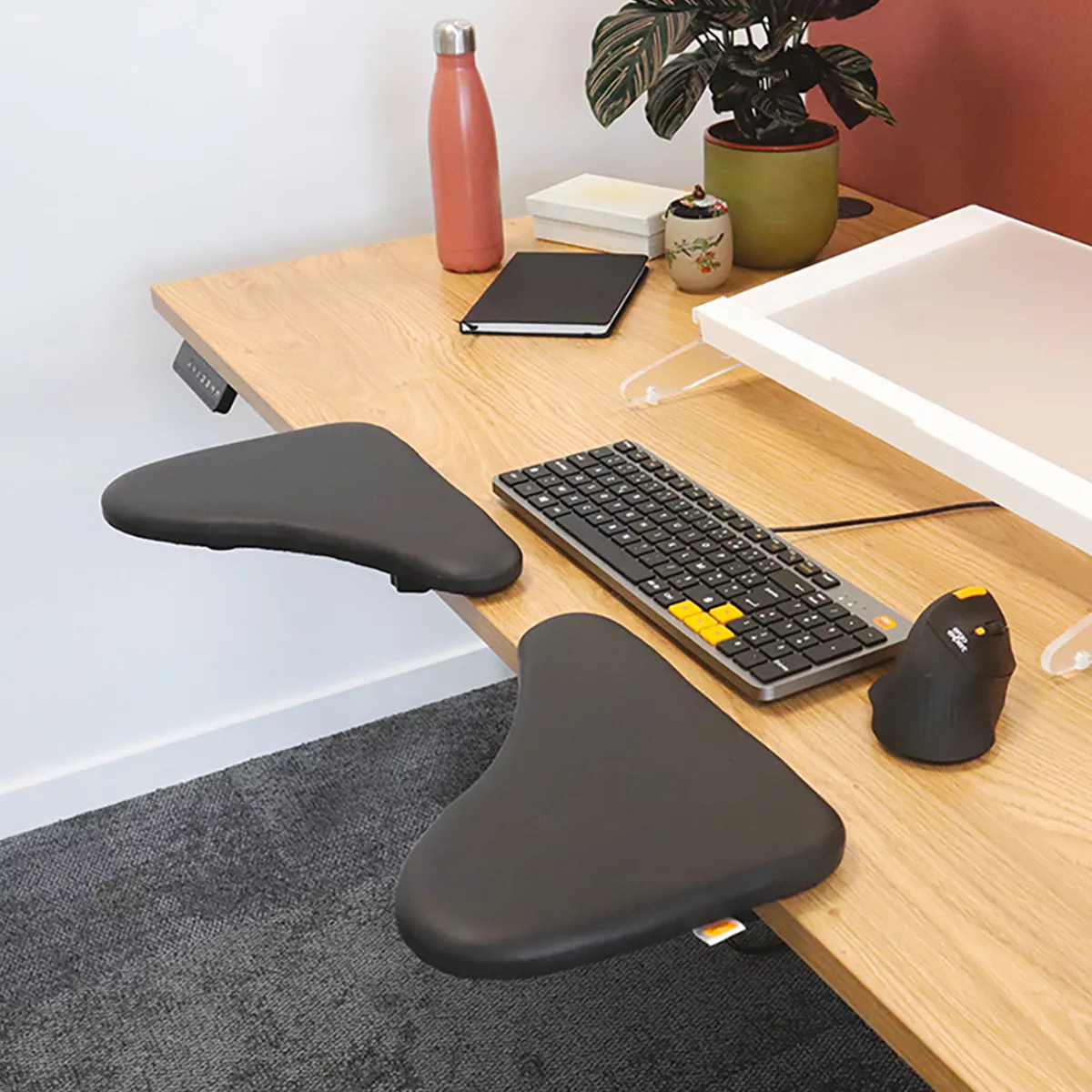 55506bdd312a0f2714f1c869091dc968bf09d2f7_repose_bras_X_rest_duo_vue1_large_RVB_72dpi.jpg Repose-bras vue large