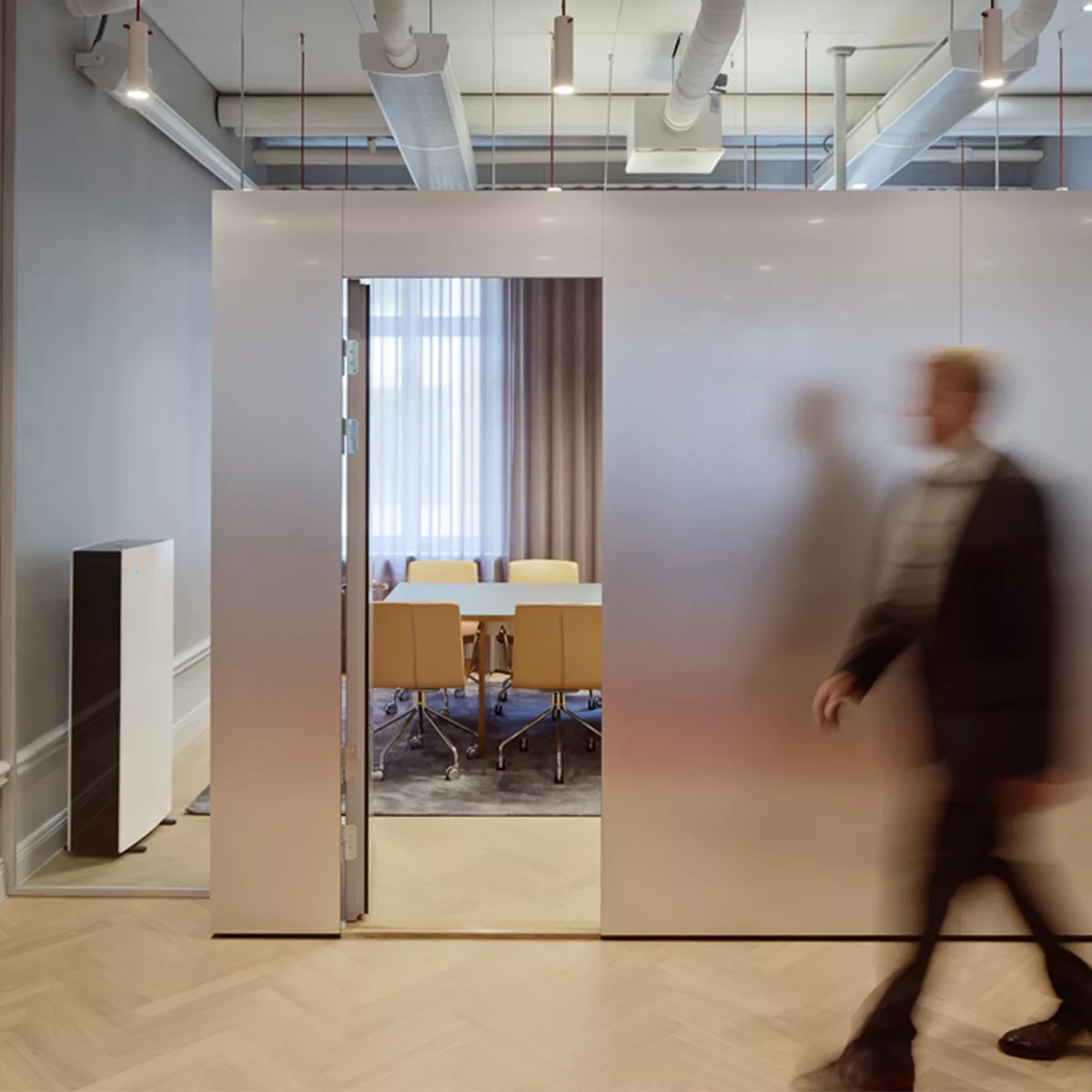 55f10c9362d61adb207f3a0f7b56ee3143a56d56_purificateur_pro_XL_situation_2_1200x1200_72dpi.jpg Purificateur d'air Pro XL pour les open space - Assurer une bonne qualité d'air ambiant