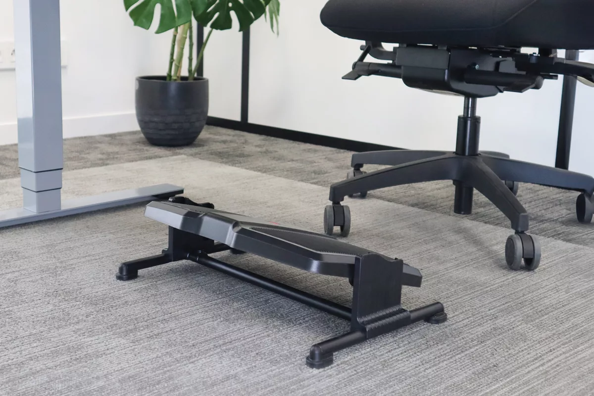 83dbbd0808162158e498b55a3af994befeb23080_Dopio_Twin_EE_environnement_2_72dpi_1200x800.jpg Repose-pieds Dopio Twin avec un système de résistance de rotation unique