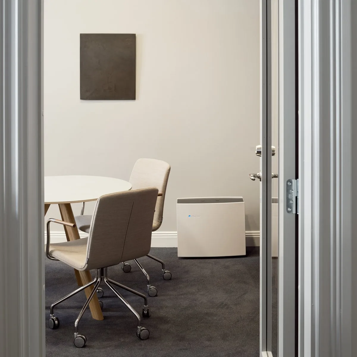 9f6b51c832cf6b4f6f88cc2c18ea2aa53cff3f7b_purificateur_pro_m_situation_2_1200x1200_72dpi.jpg Purificateur d'air Pro M - Petites et moyennes pièces - Purifie l'air - Assainir son air - Soulage les allergies