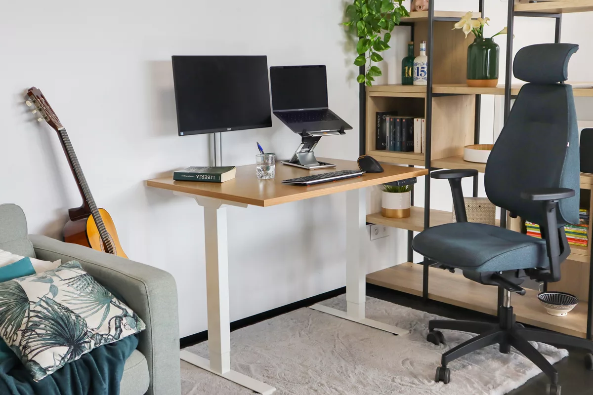 ced6ba4e8033979b81c14b2f9fdc0e032874cf48_echo_light_envionnement1_72dpi_1200x800.jpg Table de travail assis-debout Écho - Alterner les postures assis et debout