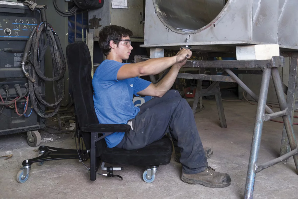 e9ca1bd0b3ea28ff6dd4dd72511b61cc688ac1b0_Flex2_72dpi_assis_1200x800.jpg Siège ergonomique Flex 2 - Industrie - position couchée