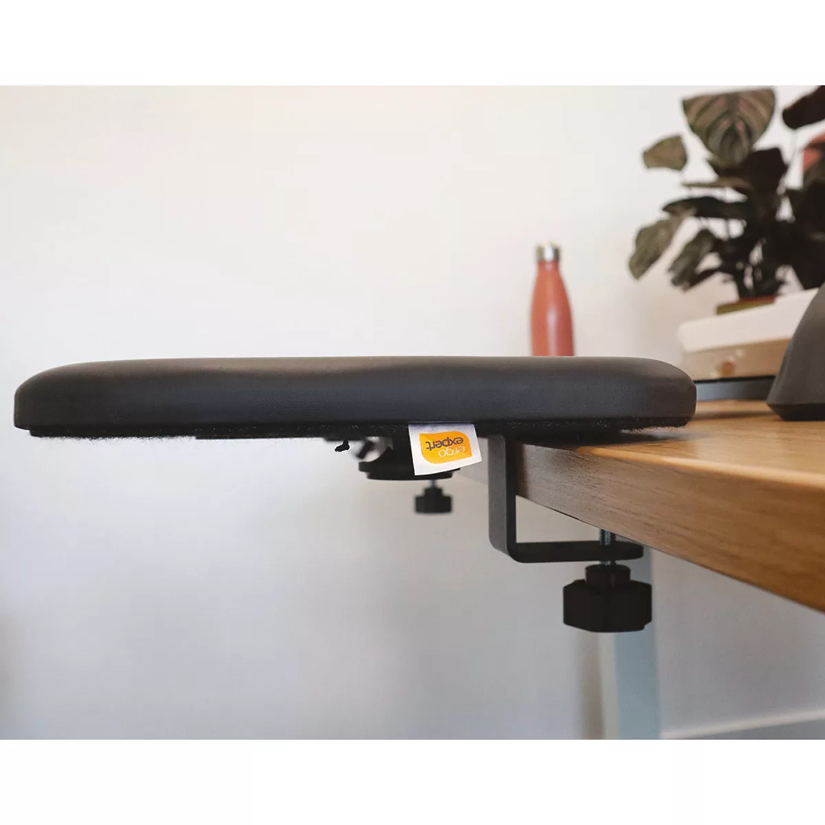 edcbdf6339895efcb9bc968fbe0565ff651cd0ad_repose_bras_X_rest_duo_vue2_RVB_72dpi.jpg Repose-bras pince de réglage