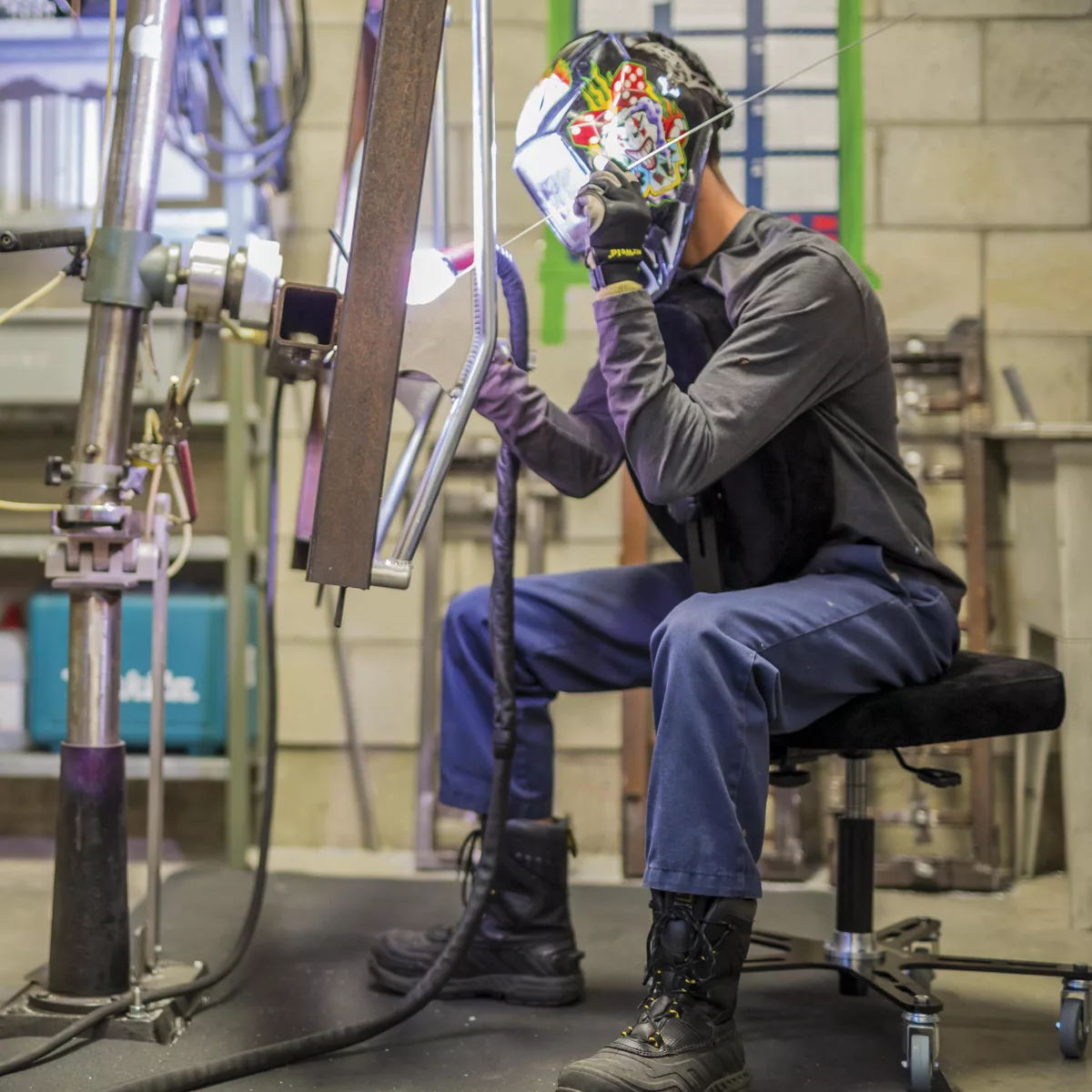 1b3f2c49b8e60f9e824ba66be4515246ba017434_siege_Vega_min_1200x1200.jpg Siège ergonomique Vega - travail industriel - appui thoracique ou dorsal