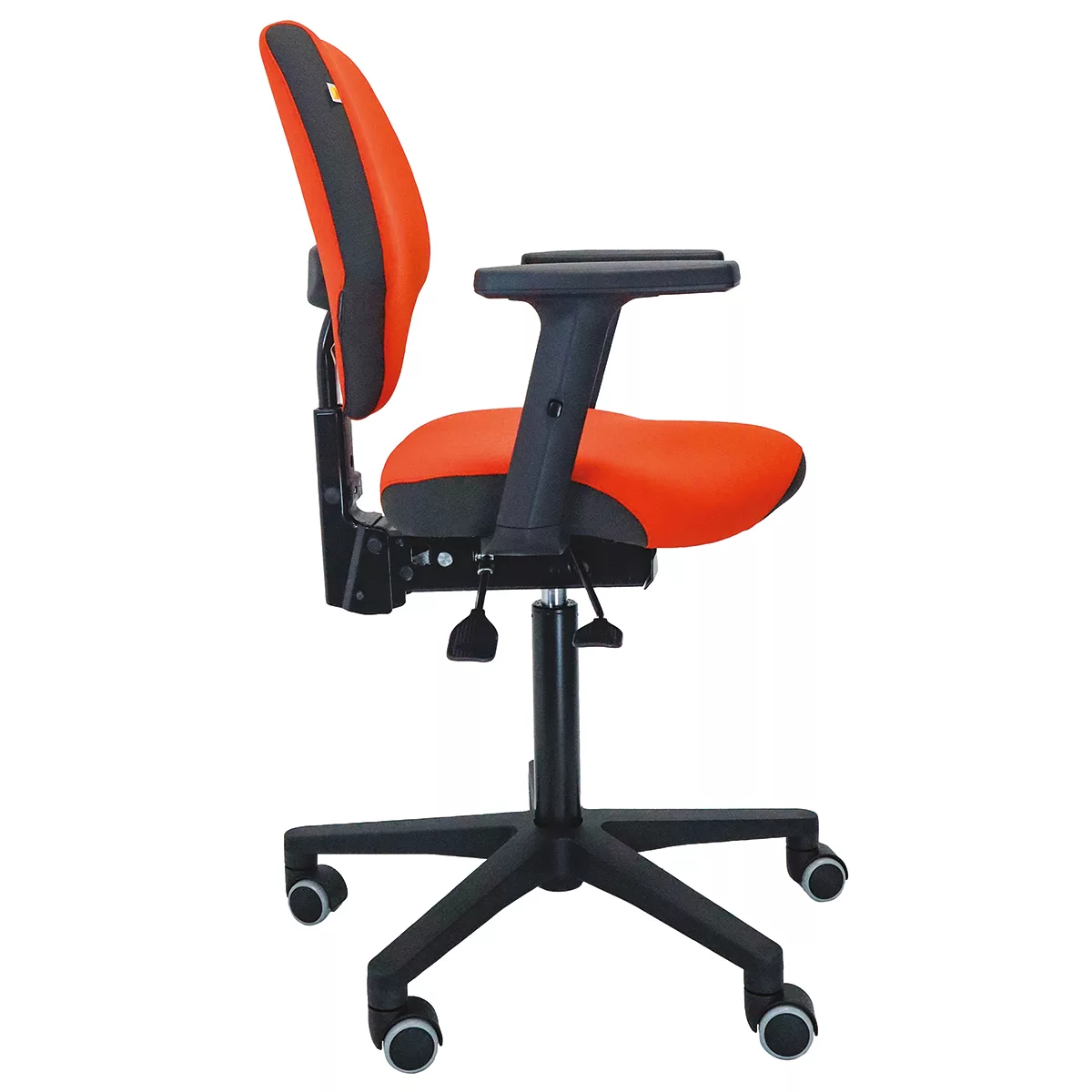 1ef515209ccaf96c67b73a0d87a56f6319d46323_siege_saga_cote_accoudoirs1D_72dpi_RVB.jpg Siège Saga de côté avec accoudoirs 1D orange