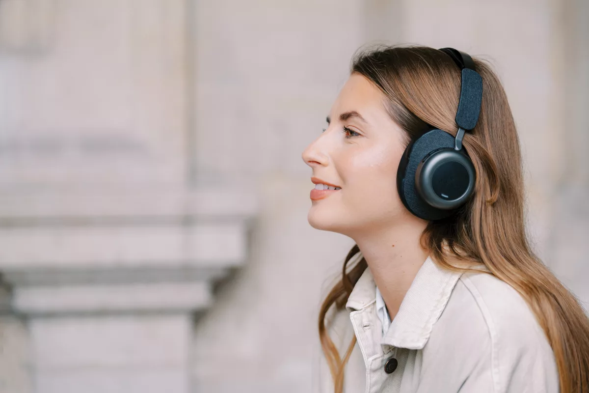 4680ffec08770051afbafea5e5ef723d1d1ccbcc_2024_TildeEVO_C_Lifestyle8.jpg Casque anti-bruit - Qualité de Vie au Travail - Trop de bruit au bureau