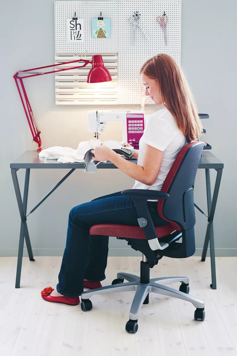 5fe015b296cf104613a1e94fbea544c2bb3c79d7_Activ_220_Couturiere_72dpi_800x1200.jpg Siège ergonomique robuste Activ 220