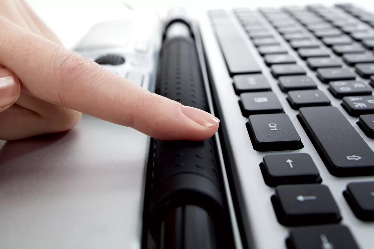 61563141b475a066053026d3d1c9a7dfb0532b80_Pointeur_central_RollerMouse_Red_Zoom_Barre_72dpi_1200x1200.jpg Souris ergonomique RollerMouse Red - Contre risque de TMS - Syndrome du canal carpien