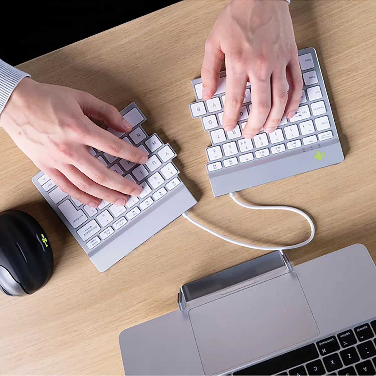 Utilisation d'un clavier ergonomique divisé