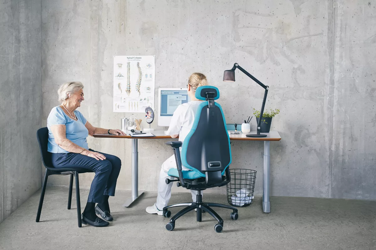 9c8e25ec91bfe5b2279327c77510139816777abf_Mereo_220_Sante_72dpi_1200x800.jpg Siège ergonomique préventif Mojo