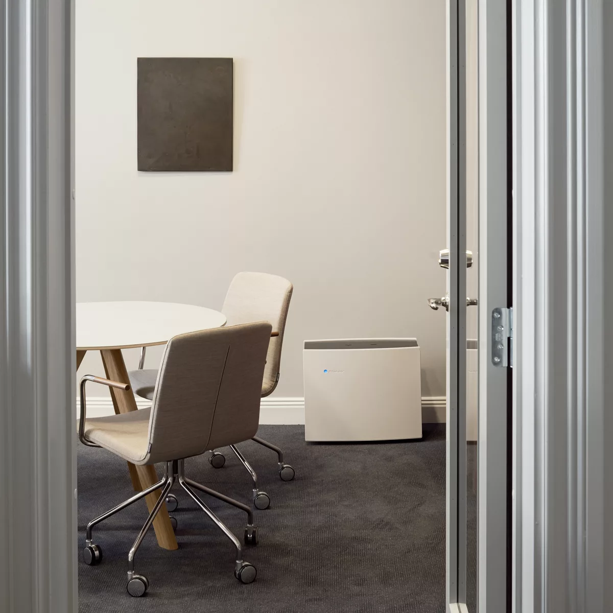 9f6b51c832cf6b4f6f88cc2c18ea2aa53cff3f7b_purificateur_pro_m_situation_2_1200x1200_72dpi.jpg Purificateur d'air Pro M - Petites et moyennes pièces - Purifie l'air - Assainir son air - Soulage les allergies