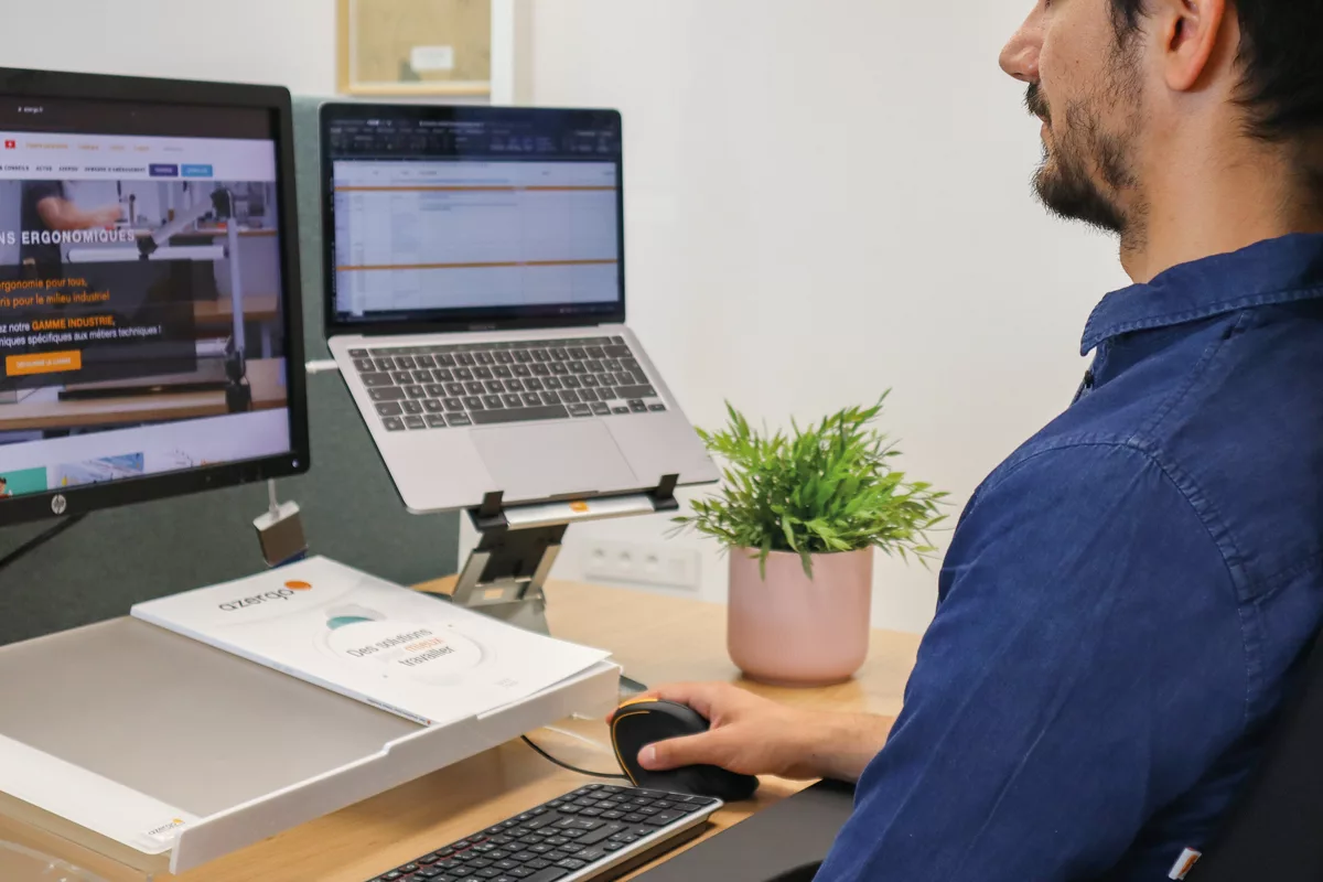 b3509e8307159f06bce746cc549b430034a8777f_support_pc_clip_plus_situation_vue1013_72dpi_1200x800.jpg Support PC portable Clip Plus - Design ludique et fonctionnel