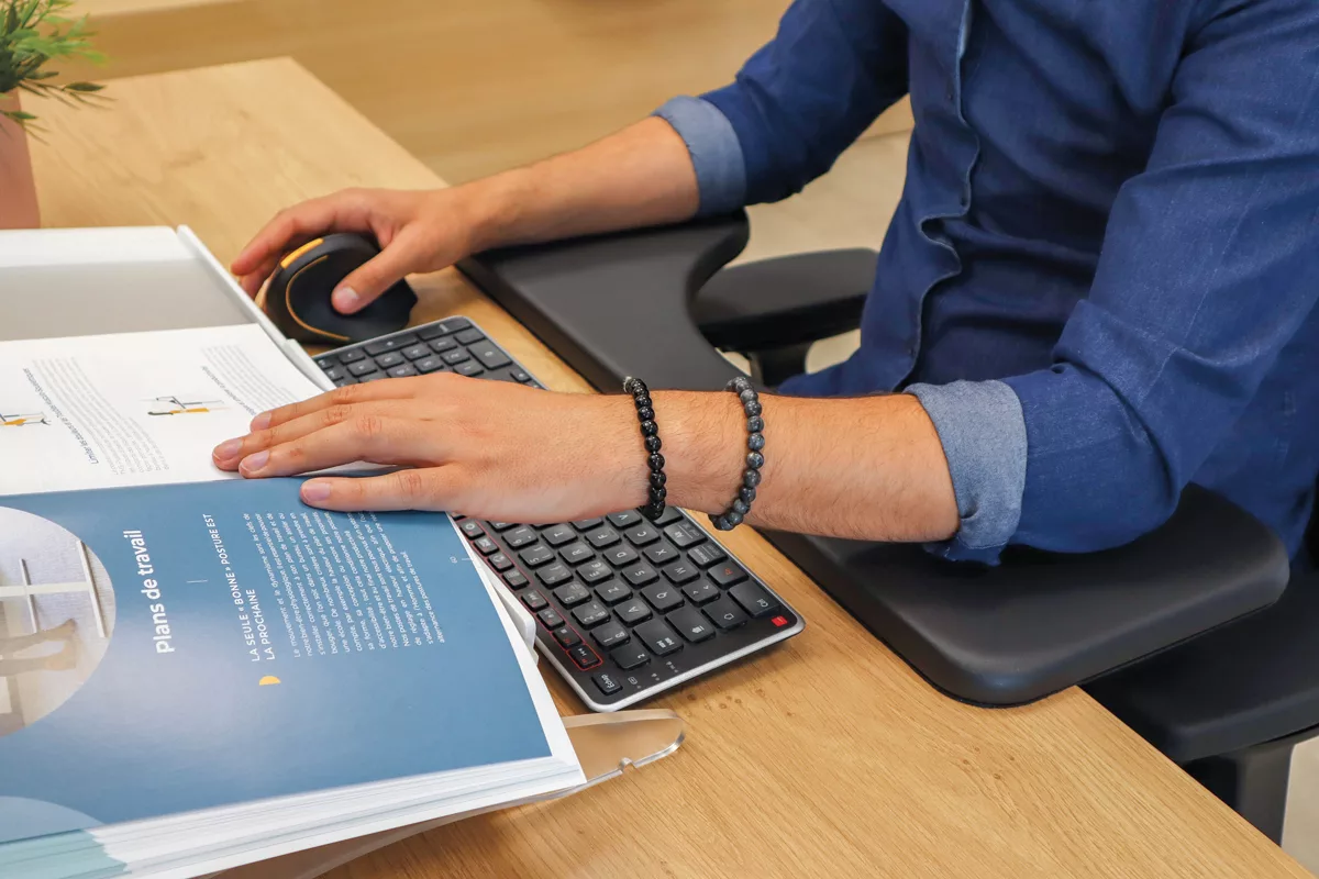 c25667fd407fe2f2cb851300da09c06af4da3f27_repose_bras_ergoexpert_web_1200x800_vue1057.jpg Support de bras X-Rest pour fixation simple et rapide sur le bureau