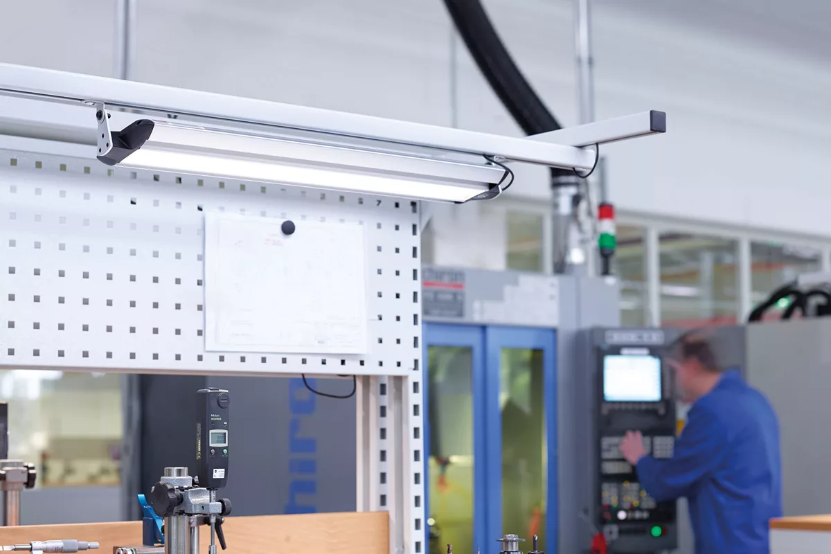 fdaf528b686d0ab8d81428215299a699b3d2d7ff_lampe_taneo_situation_1200x800.jpg Lampe adaptée aux besoins de fabrication, assemblage ou contrôle qualité Taneo